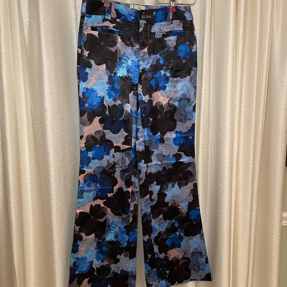 EUC Anthropologie Floral Pant Silky. Size 4.